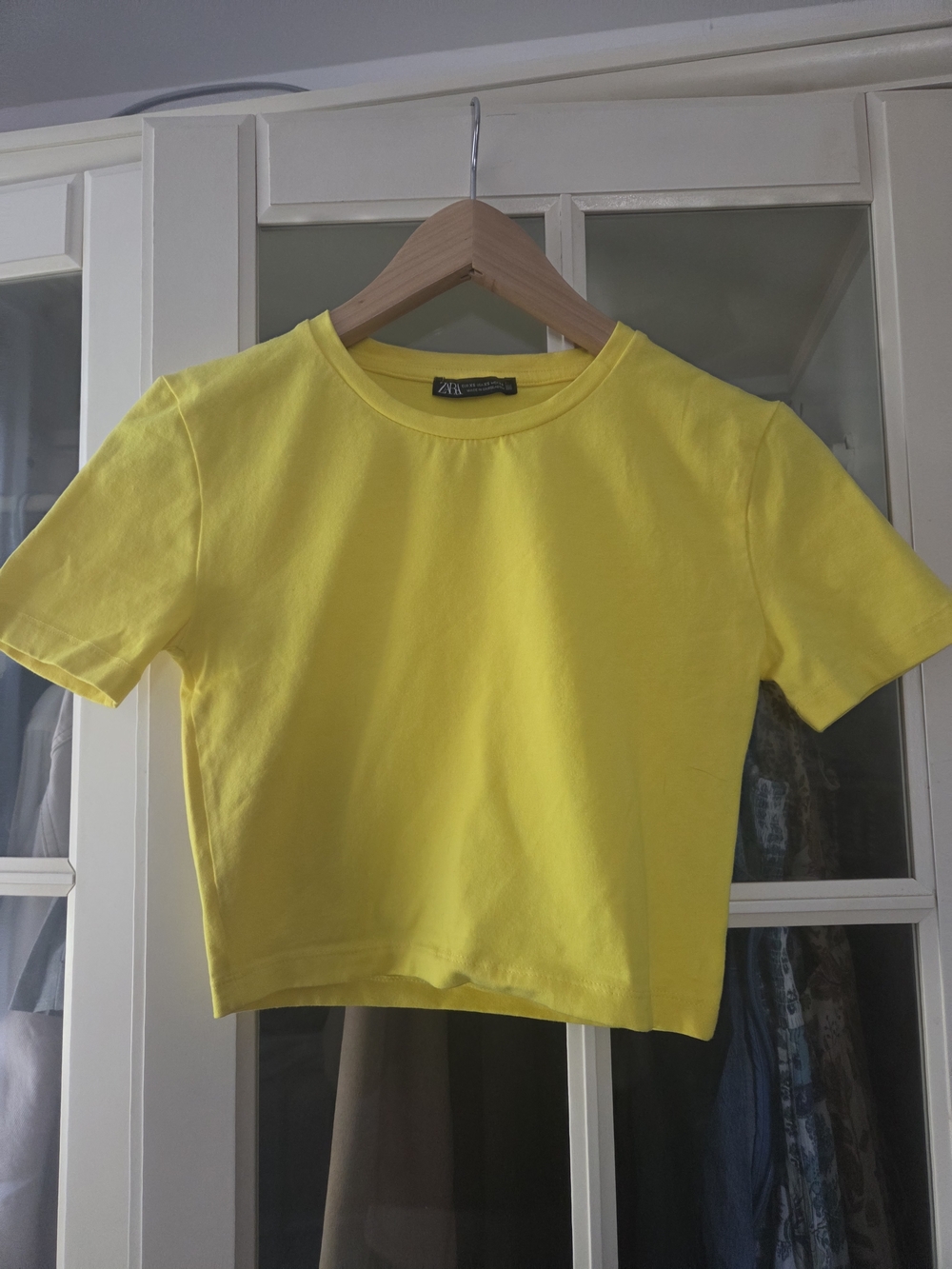 Zara Women’s Yellow Short Sleeve Crop Tee